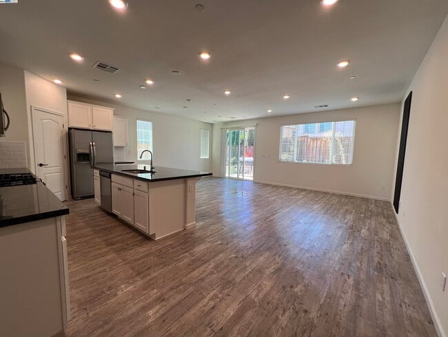Building Photo - 5463 Alvar Lp