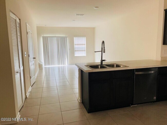 Building Photo - 7678 Legacy Trl