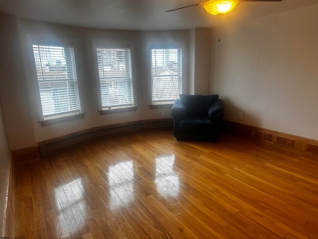 Building Photo - 1109 Arctic Ave