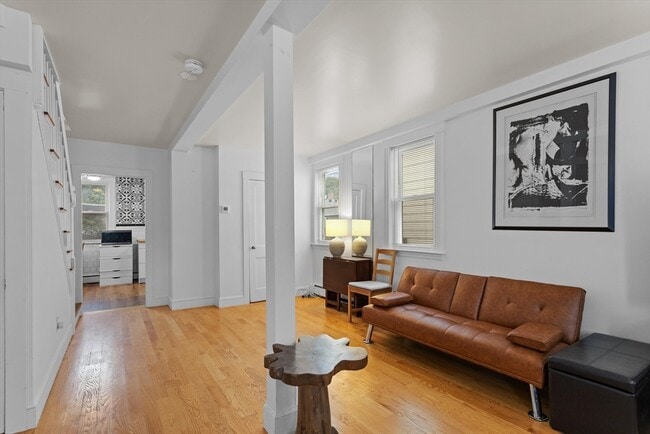 Building Photo - 39 Grandfield St
