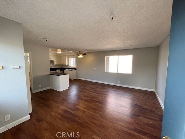 Foto del edificio - 13535 Yukon Ave