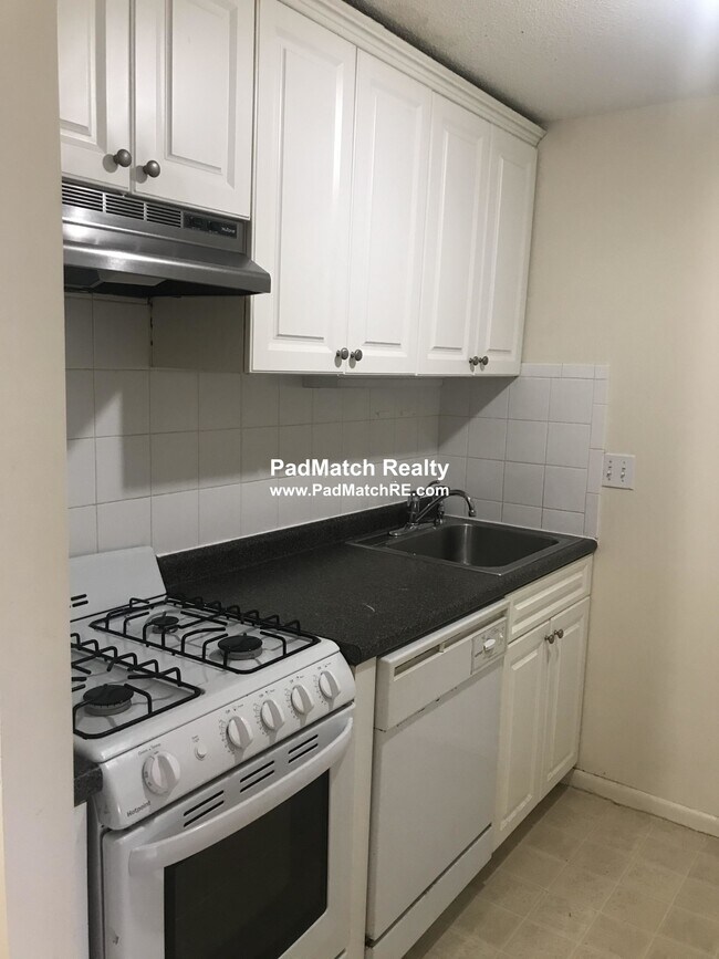 Kitchen - 805 Mount Auburn St