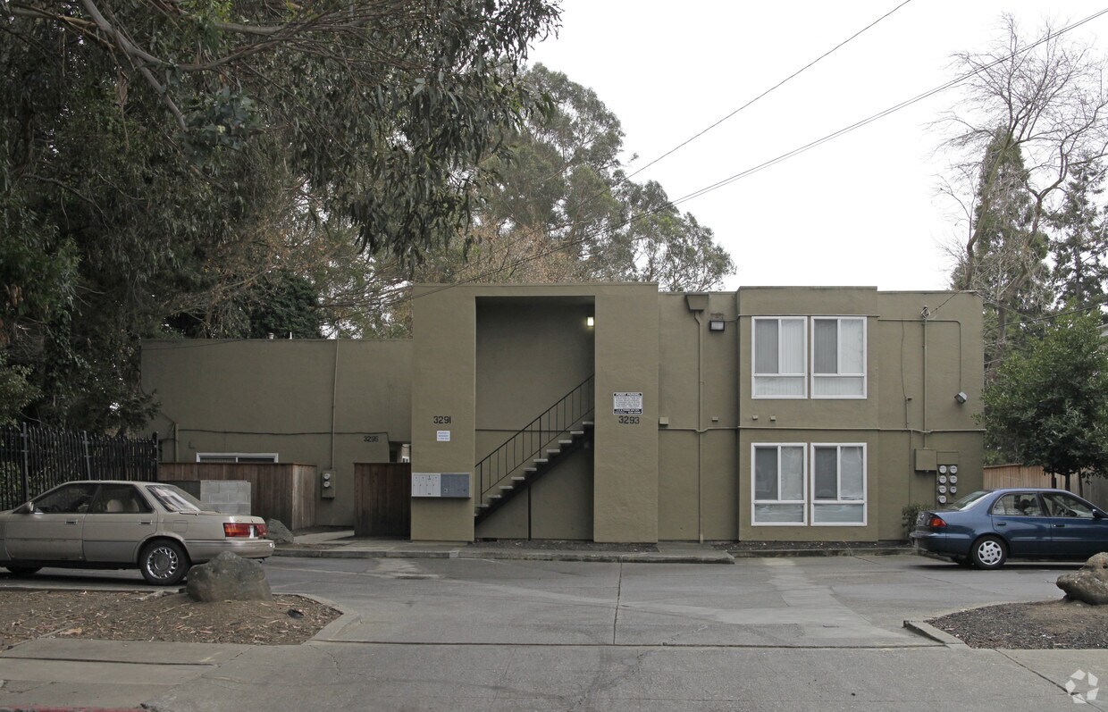 Foto principal - 3291-3293 Lynde St