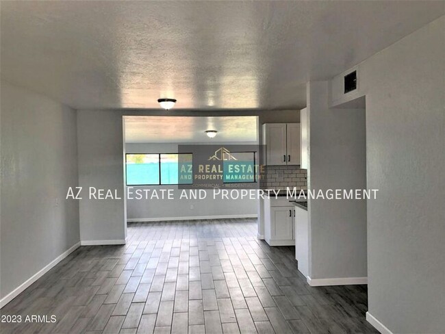 Building Photo - 1526 W North Ln