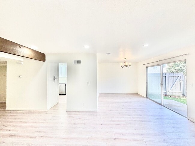 Building Photo - 437 Reed Way