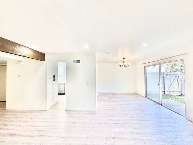 Foto del edificio - 437 Reed Way