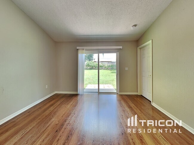 Foto del edificio - 7833 Manor Dr