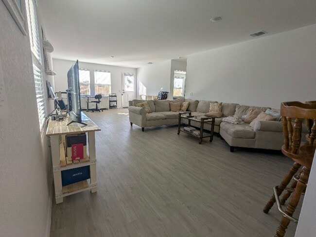 Photo - 5730 Repeating Wy House