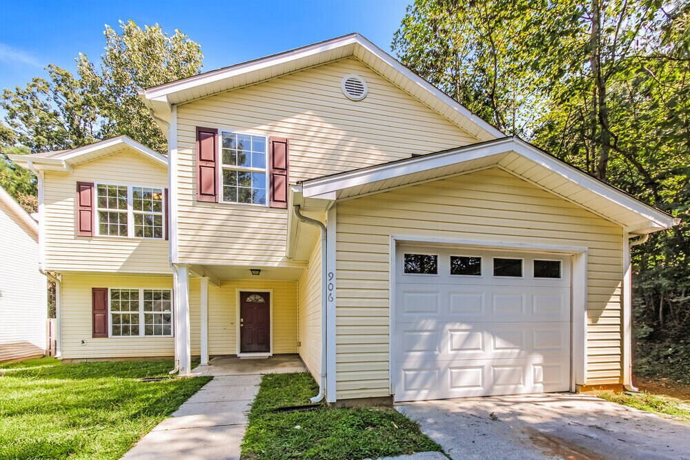 Foto principal - 906 Valley Ridge Rd