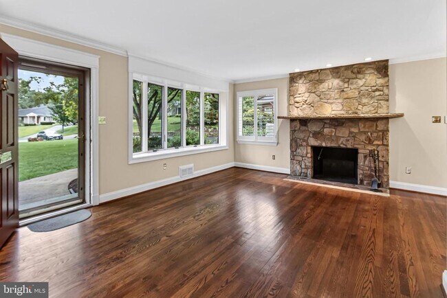 Foto del edificio - 7614 Woodridge Cir