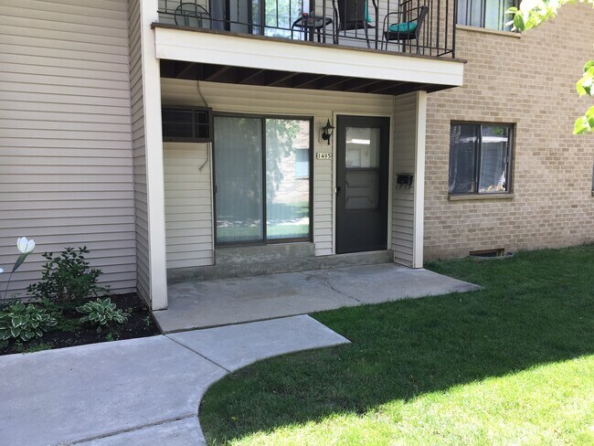 Building Photo - 1695 S Carriage Ln