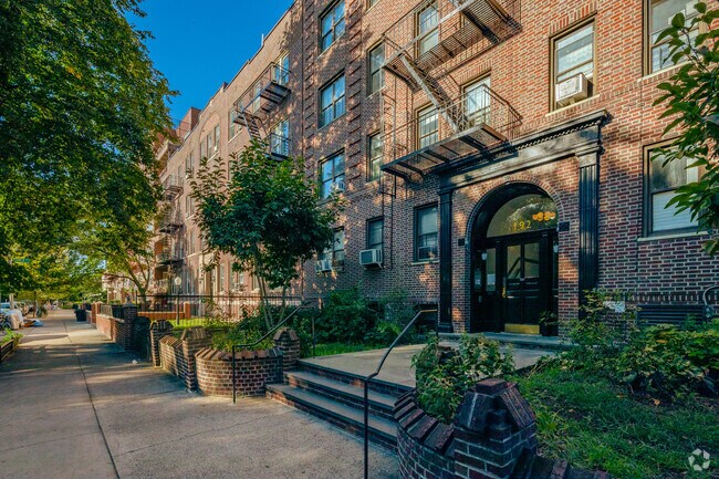 Foto del edificio - 192 E 8th St