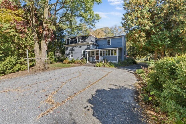 Foto del edificio - Well-Cared for historic beauty in private setting tucked in the Hill Section
