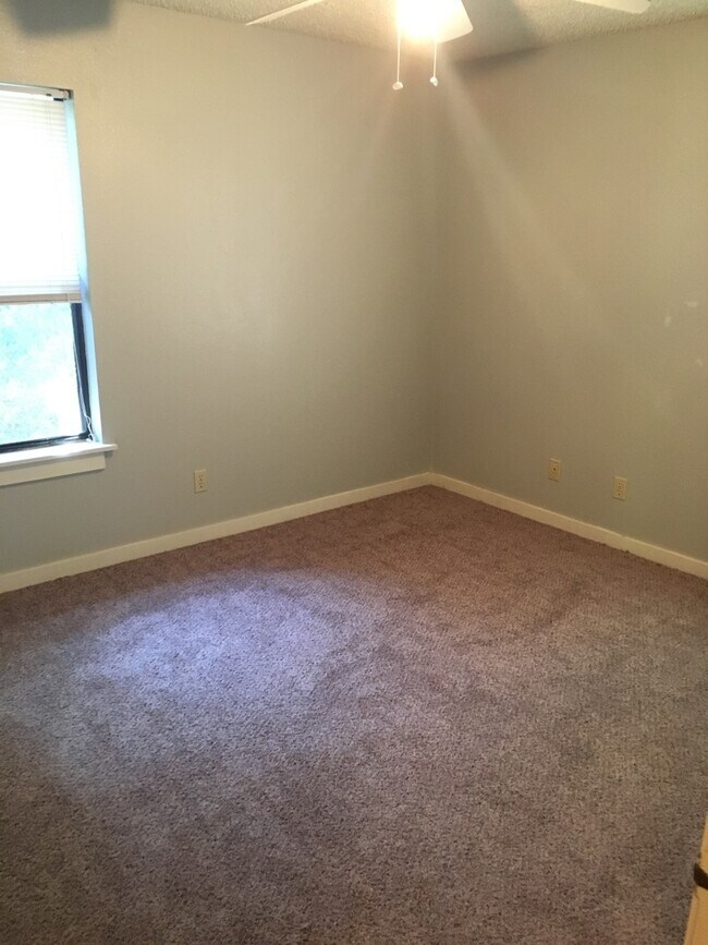 Foto del edificio - Cozy 2Br/1Ba House tucked away just off SW...