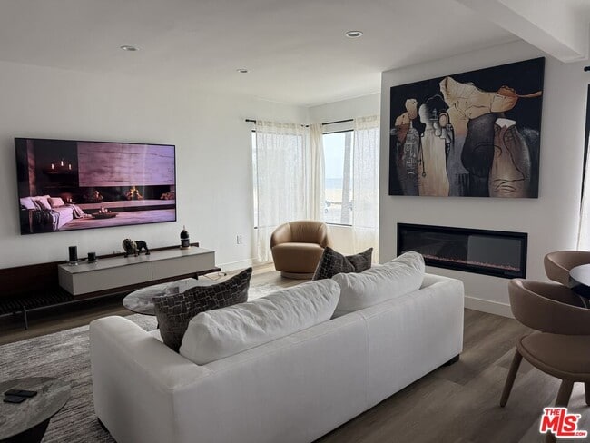 Building Photo - 3305 Ocean Front Walk
