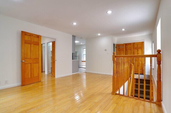 Foto del edificio - 108 Hutton St