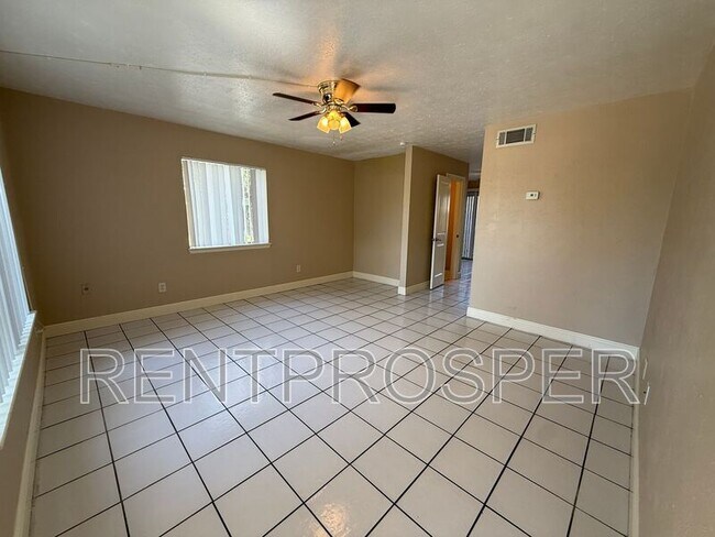Foto del edificio - 4046 Shakespeare Rd