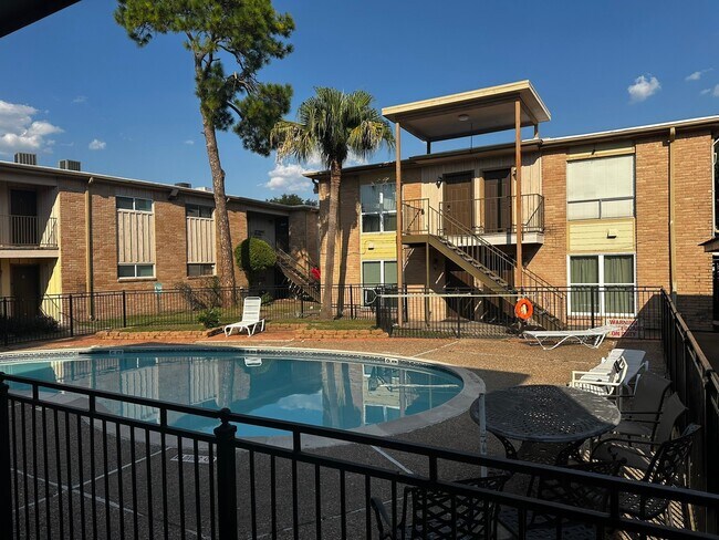 Foto del edificio - 8110 Albacore Dr