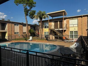 Building Photo - 8110 Albacore Dr