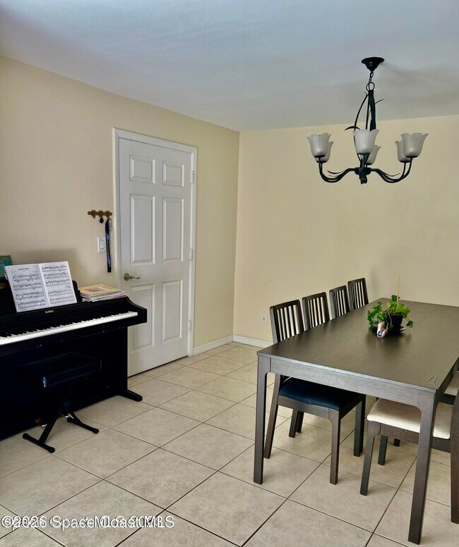 Foto del edificio - 8707 Bay Ct