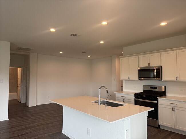 Building Photo - 5005 Almond Ter Dr