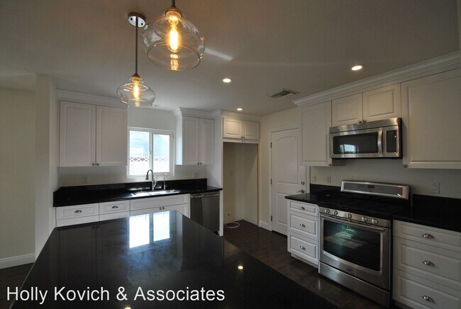 Building Photo - 4 br, 1.5 bath House - 5841 Santa Catalina...