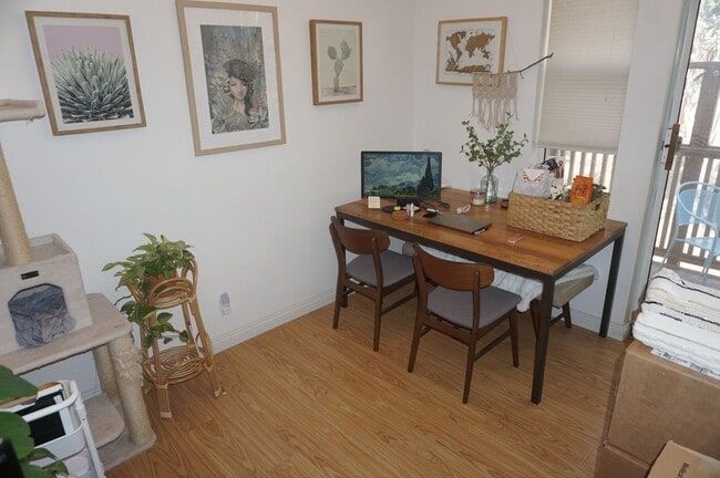 Building Photo - Stunning 2 Bed 2 Bath Tustin Condo with So...