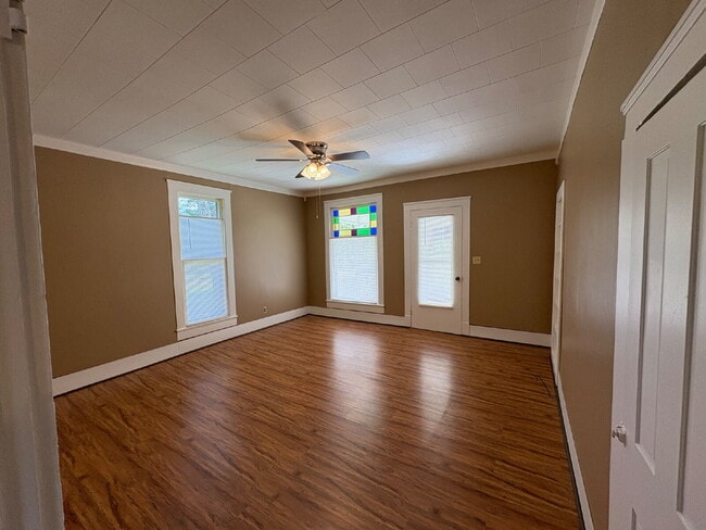 Building Photo - "Charming 2-Bed Retreat in Sharon, TN – Co...