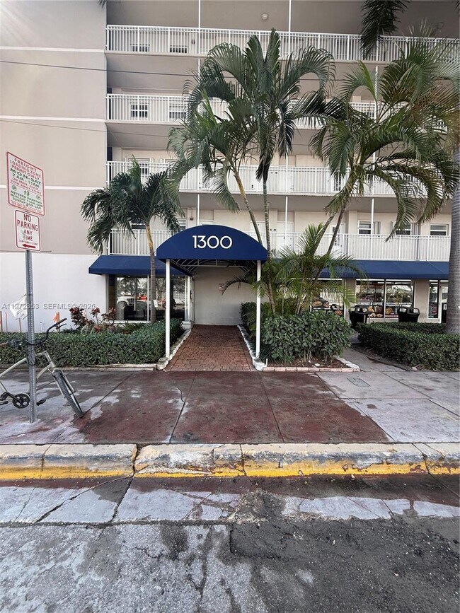 Foto del edificio - 1300 Lincoln Rd