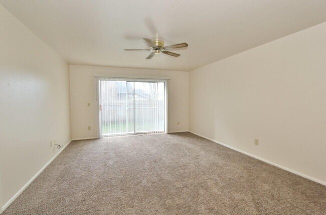 Building Photo - 551 Moffatt Emmett