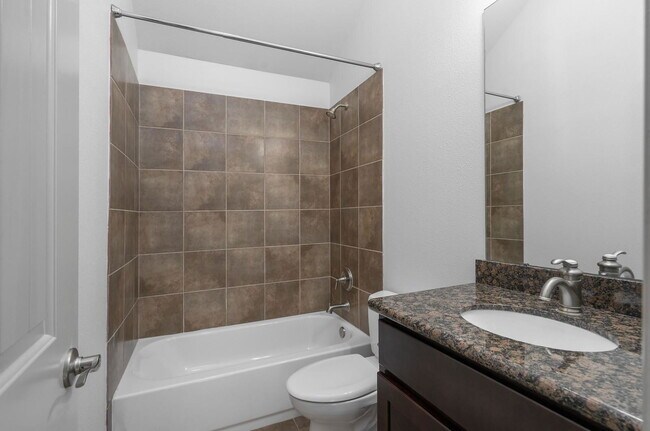 Building Photo - 203 Maple Ln