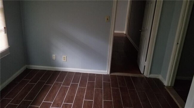 Foto del edificio - 3207 Gus Robinson Rd