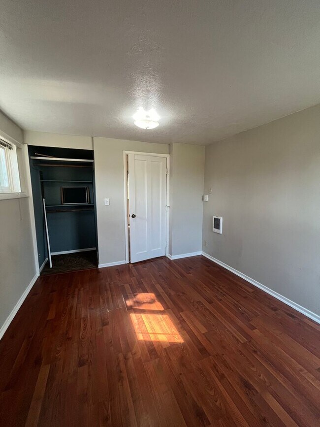 Foto del edificio - 3-Bedroom 2-Bathroom house in Pleasant hill