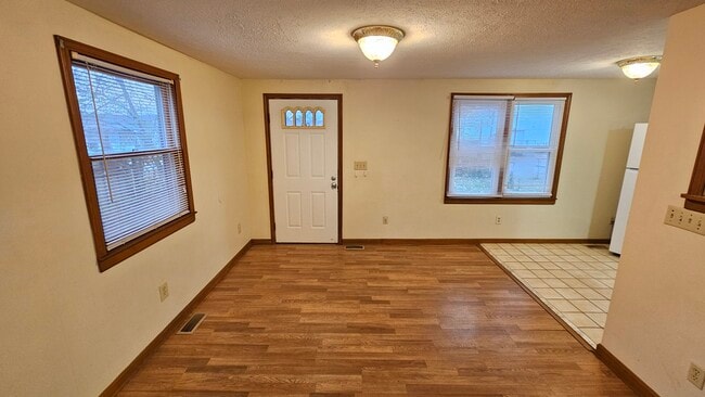 Entrada - 4242 Allmond Ave