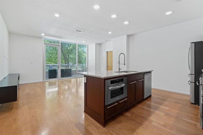 Building Photo - 1600 Barton Springs Rd