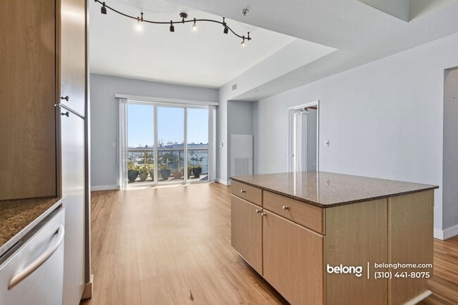 Building Photo - 488 E Ocean Blvd