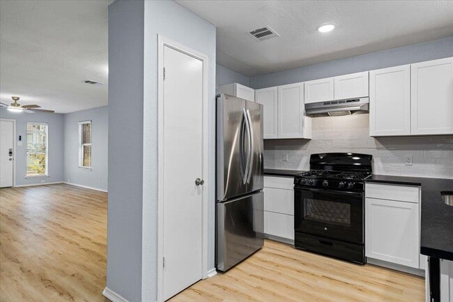 Foto del edificio - 8706 Dandelion Trail