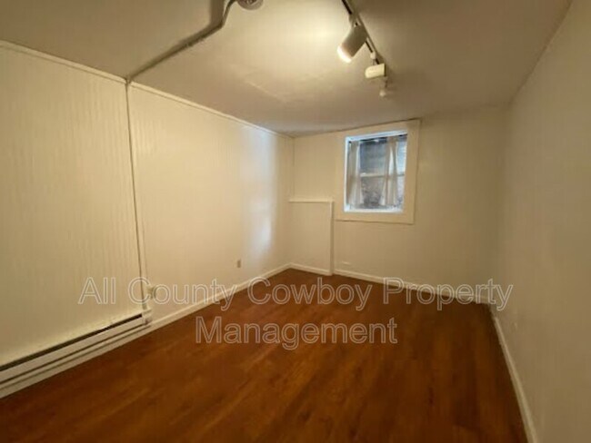 Foto del edificio - 566 1/2 N. 9th St.