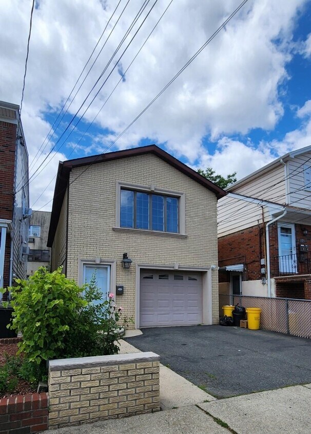 Primary Photo - 173 Hamilton Ave