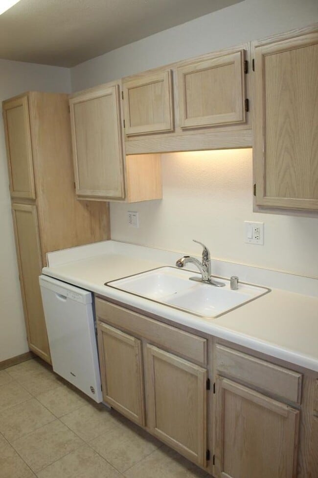 Building Photo - 1 Bed/1Bath Condo in Carlsbad!! ~Hosp Way ...