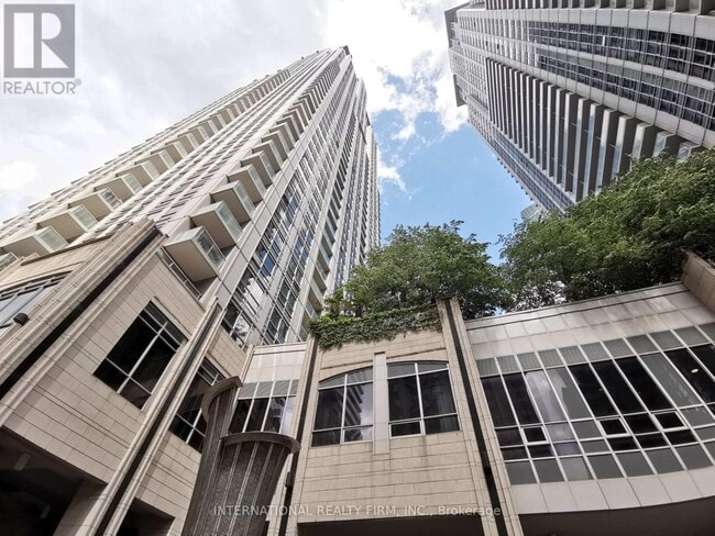 Photo du bâtiment - 763-763 Bay St.
