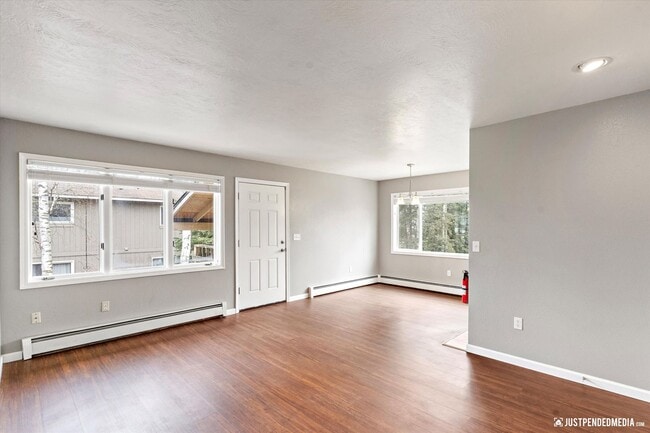 Building Photo - Bayshore-Klatt
