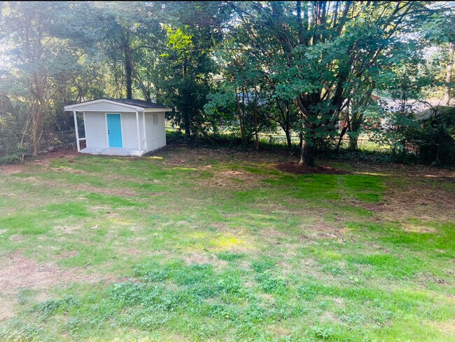 Building Photo - 1365 Shoreham Dr