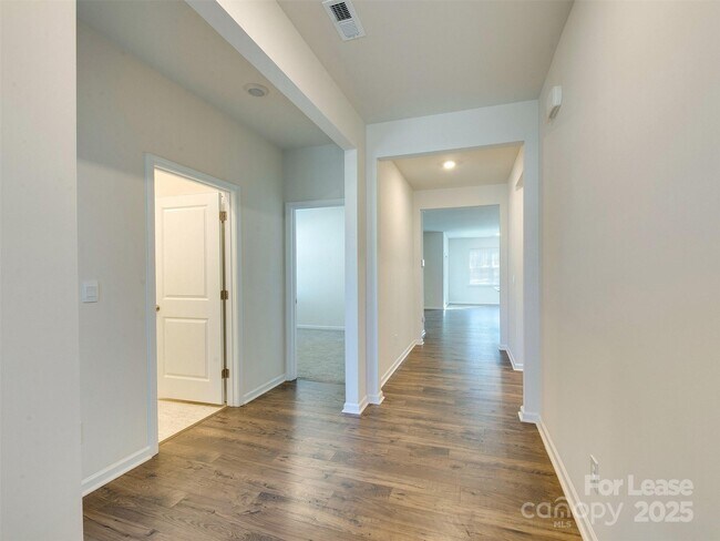 Foto del edificio - 3721 Stanley Crk Dr