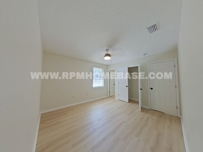 Foto del edificio - Move-In Special! Fully Renovated 5-Bedroom...