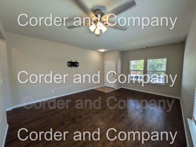 Building Photo - 317 Loma Linda Loop NE