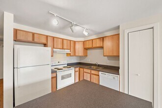 The Centerpoint Apartments photo'