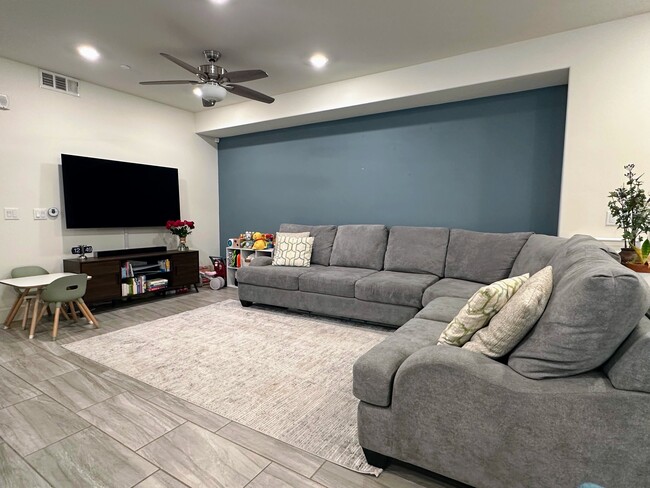 Family Room - 1660 Delano St