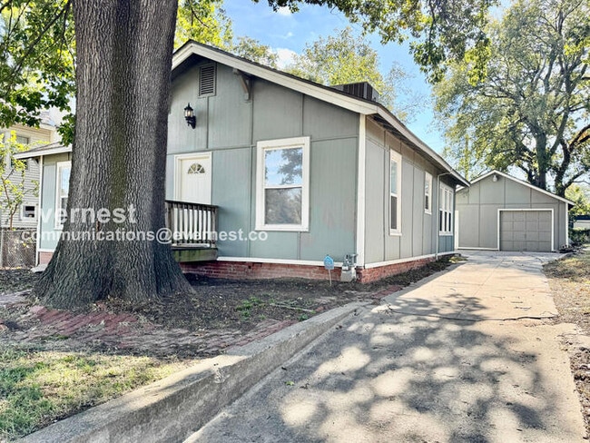 Building Photo - 1516 W Bowen Pl