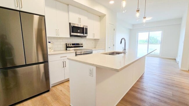 Building Photo - 1.0 bedroom in Calgary Alberta T3M 3X3